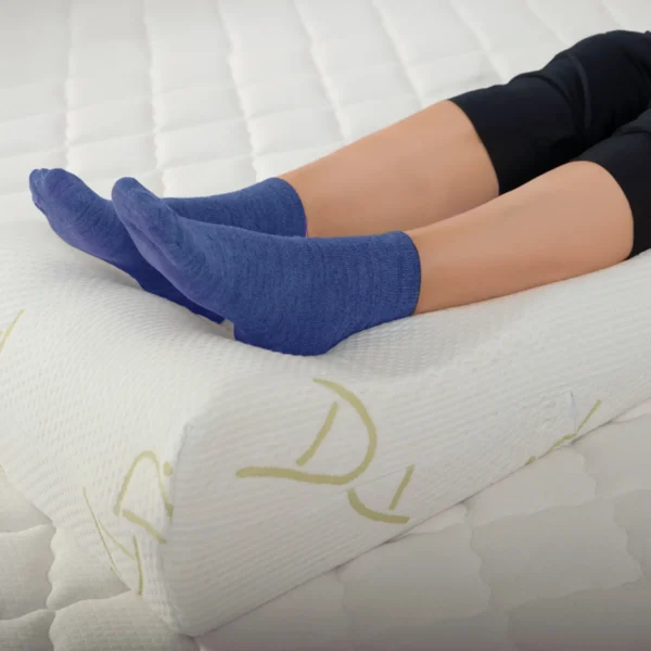 Cojín Reposapies viscoelástico con funda tejido stretch y cremallera