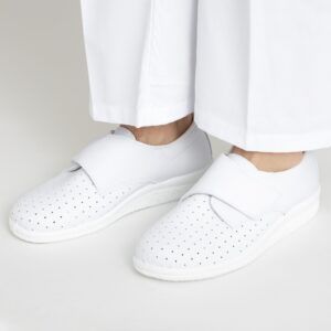 Zueco cerrado sanitario unisex blanco KALMA K-671